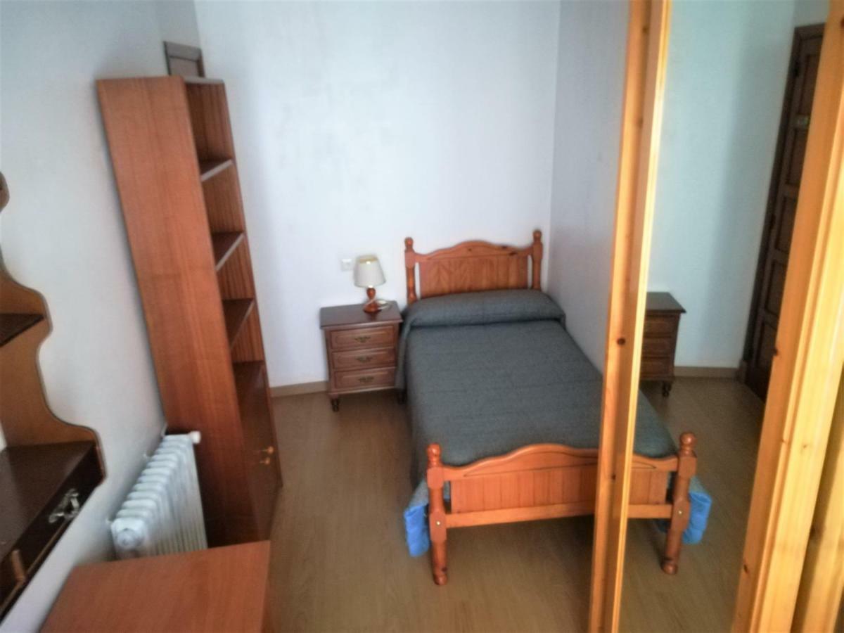 Pension Residencia Universitaria Rey ซานติอาโก เด กอมโปสเตลา ภายนอก รูปภาพ
